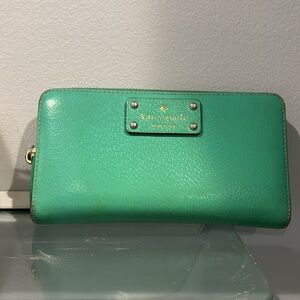 Kate Spade WLRU2264 Neda zip around wallet